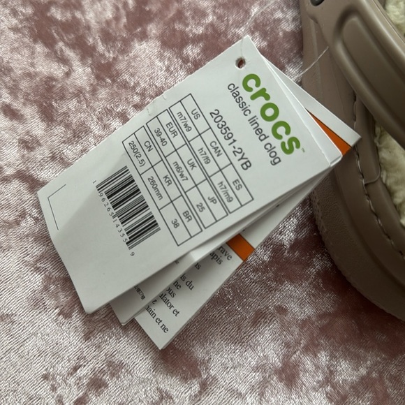 🤩BOGO🤩 CROCS Unisex, Sherpa Lined Clog - Picture 5 of 9